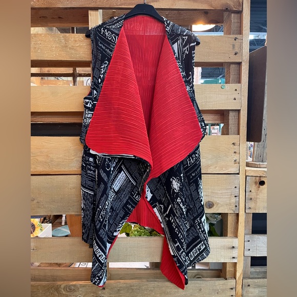 NWT Reversable Pleated Vest A282AC - Picture 1 of 10